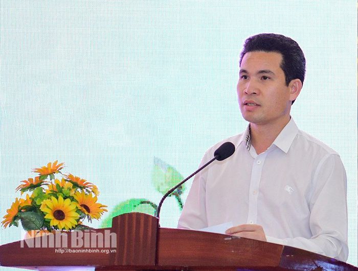 Đồng chí Triệu Văn Thái, Tỉnh ủy viên, Phó Chủ tịch Ủy ban MTTQ Việt Nam tỉnh, Chủ tịch Hội Nông dân tỉnh phát biểu tại hội nghị.
