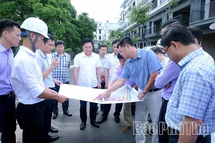 Phó Chủ tịch UBND tỉnh Vũ Việt Văn kiểm tra thực địa Dự án Khu đô thị mới Tây Nam.