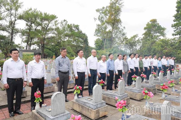 Các đại biểu tham dự lễ động thổ.