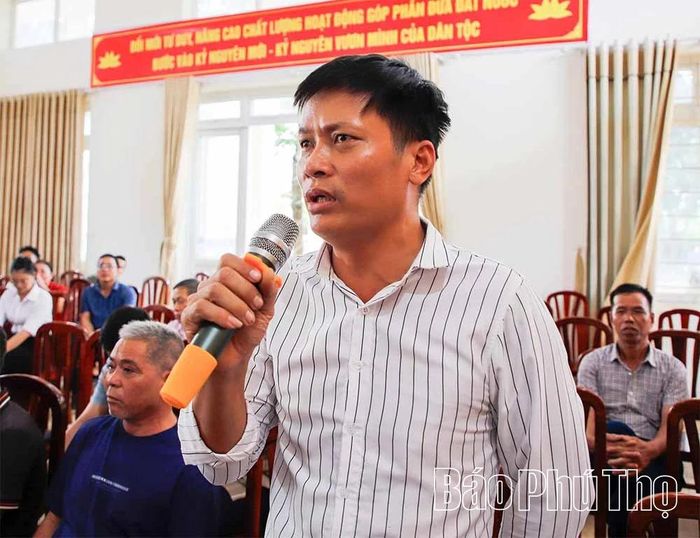 Cử tri phát biểu tại hội nghị.