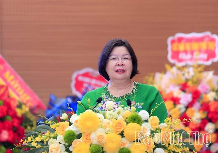 Đồng chí Chủ tịch Liên minh HTX Việt Nam Cao Xuân Thu Vân phát biểu tại Đại hội.