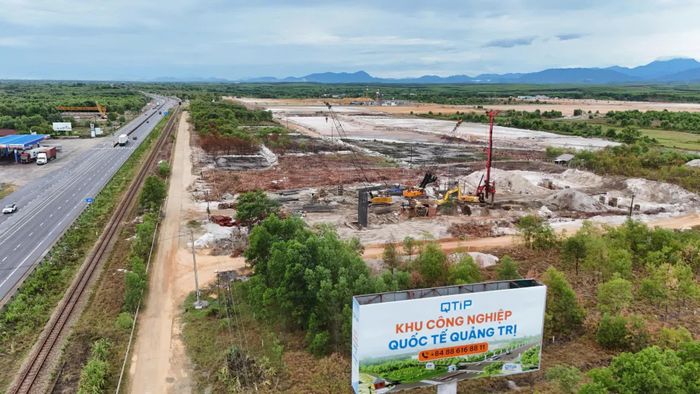 Khu Công nghiệp Quảng Trị đang được xây dựng trên địa bàn xã Diên Sanh, mở ra không gian phát triển mới cho địa phương - Ảnh: Đ.V