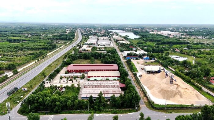 Cụm công nghiệp Diên Sanh hoạt động ổn định, thu hút hàng trăm cơ sở sản xuất, kinh doanh và tạo việc làm cho hàng nghìn lao động địa phương - Ảnh: Đ.V