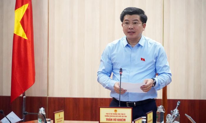 Đồng chí Trần Vũ Khiêm, Phó Bí thư Thường trực Tỉnh ủy, Trưởng đoàn đại biểu Quốc hội tỉnh, Trưởng đoàn giám sát phát biểu tại buổi làm việc - Ảnh: N.M