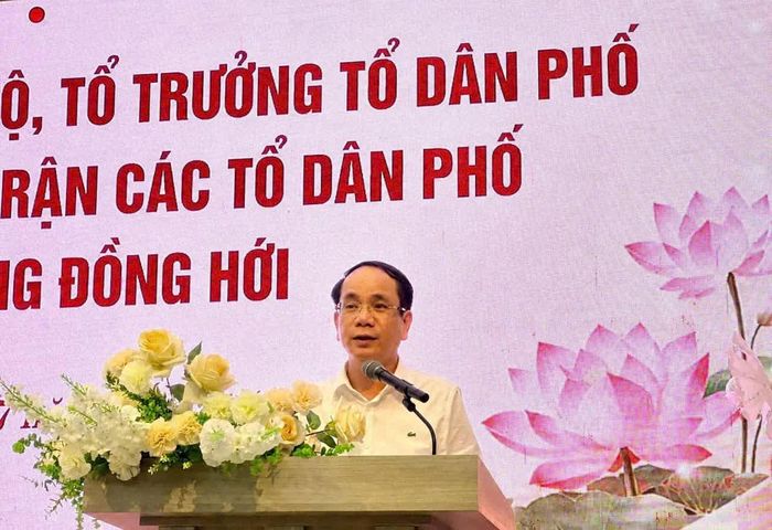 Đồng chí Phan Mạnh Hùng, Bí thư Đảng ủy phường Đồng Hới phát biểu tại buổi gặp mặt - Ảnh: P.V