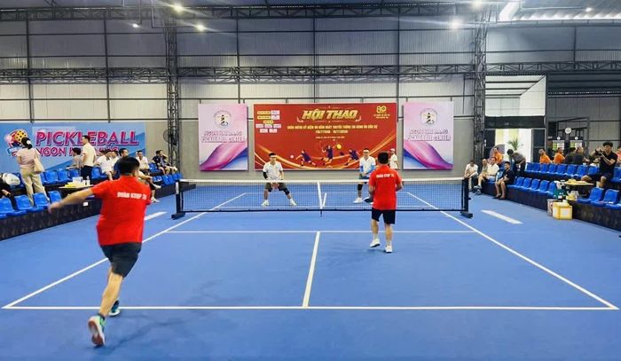 Các vận động viên thi đấu ở bộ môn pickleball - Ảnh: B.N