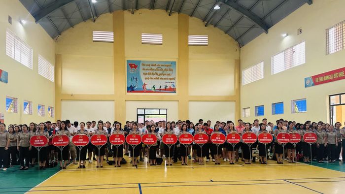 Quảng cảnh lễ khai mạc - Ảnh: B.N