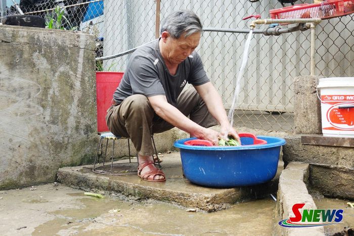 Người dân xã Chiềng Sung sử dụng nước sạch từ công trình cấp nước sinh hoạt tập trung.