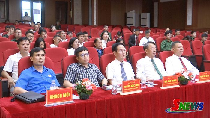 Các đại biểu tham dự hội diễn.