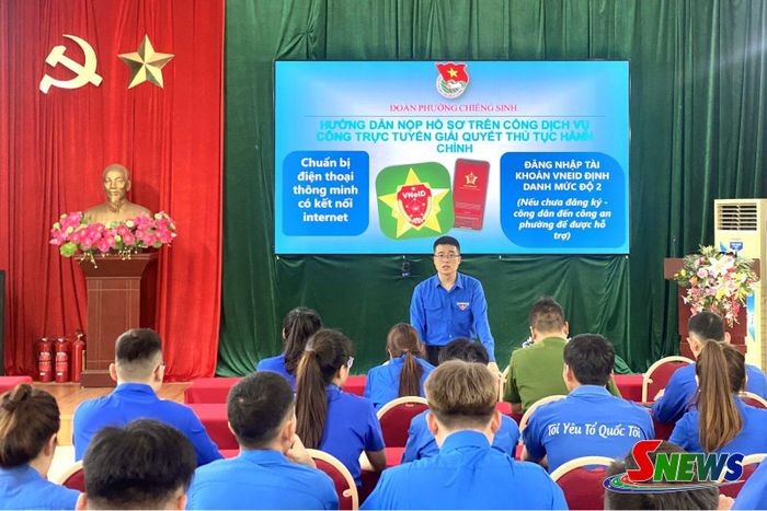 Đoàn phường Chiềng Sinh tập huấn cho đoàn viên thanh niên về chuyển đổi số.