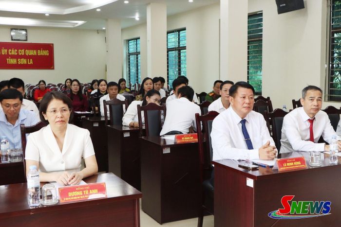 Các đại biểu dự hội nghị.