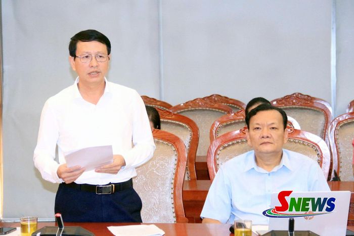 Lãnh đạo Sở Giáo dục và Đào tạo phát biểu tại hội nghị.