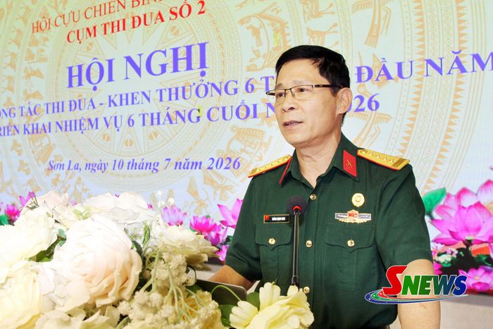 Đại tá Hoàng Mạnh Long, Phó chủ tịch MTTQ, Chủ tịch Hội Cựu chiến binh tỉnh Sơn La phát biểu tham luận