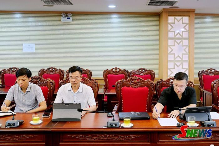 Các đại biểu dự hội nghị thẩm tra.