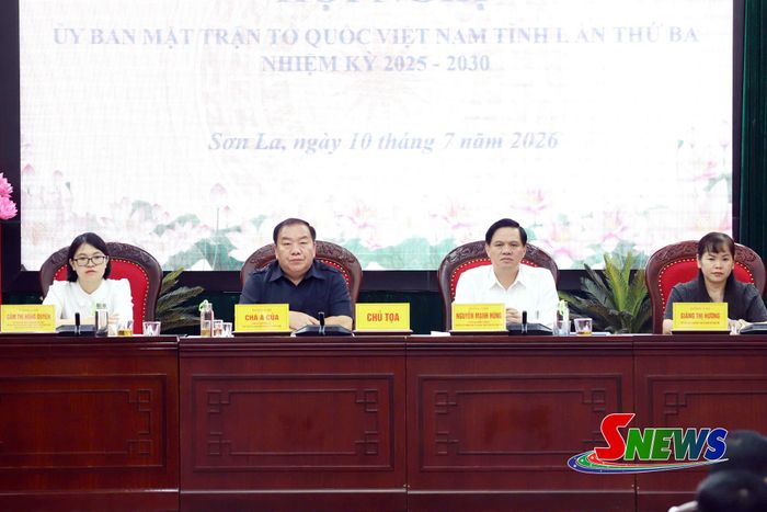 Các đồng chí chủ tọa hội nghị.