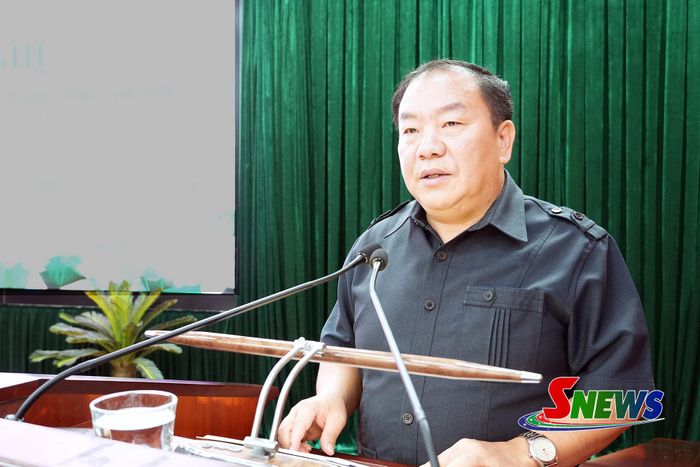 Đồng chí Phó Bí thư Tỉnh ủy, Chủ tịch Ủy ban MTTQ Việt Nam tỉnh phát biểu tại hội nghị.