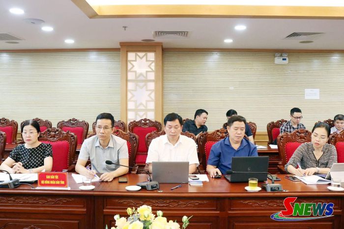 Các đại biểu dự hội nghị thẩm tra.