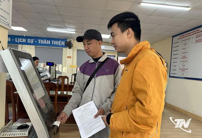 Người lao động tham gia giao dịch việc làm tại Trung tâm Dịch vụ việc làm tỉnh Thái Nguyên.