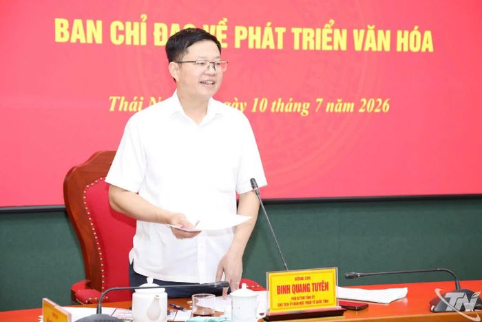Đồng chí Đinh Quang Tuyên phát biểu kết luận Hội nghị.