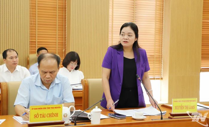 Đồng chí Phó Chủ tịch UBND tỉnh Nguyễn Thị Loan phát biểu.