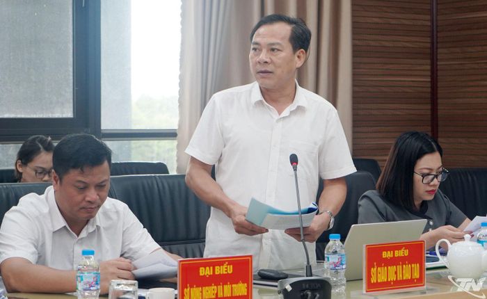 Đại diện Sở Giáo dục và Đào tạo phát biểu tại buổi làm việc.