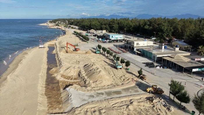 Thi công, xây dựng tuyến kè biển tại phường Thuận An