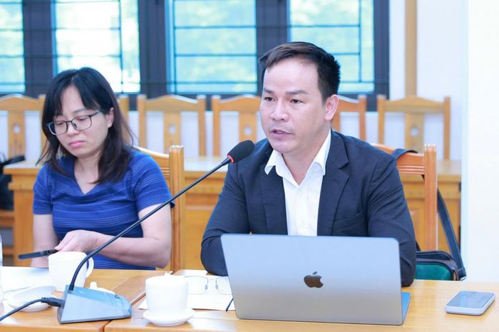 Các đại biểu trao đổi, thảo luận tại buổi làm việc.