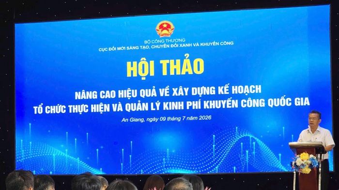  Đại diện Lãnh đạo Sở Công Thương, Trung tâm khuyến công phát biểu trao đổi, thảo luận về nội dung xây dựng kế hoạch, tổ chức thực hiện và quản lý kinh phí khuyến công quốc gia. (ảnh: Minh Hoàng) 
