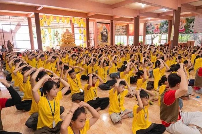 Có hơn 300 tu sinh tham dự khóa tu