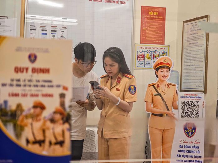 Người dân chỉ cần truy cập Cổng thông tin điện tử Công an Hà Nội để biết khi nào nhận được kết quả cấp, đổi GPLX.