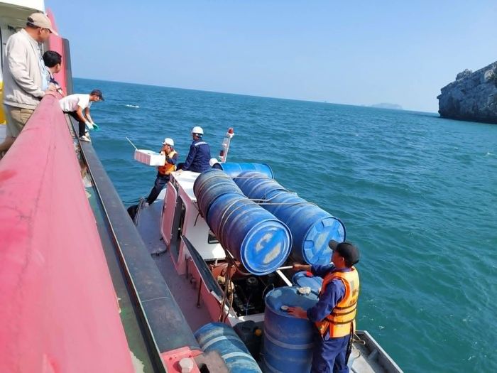 Theo quy định, thời giờ làm việc theo ca của người lao động hoạt động trong các vị trí công việc có tính chất đặc thù trên biển không quá 6 giờ mỗi ngày.