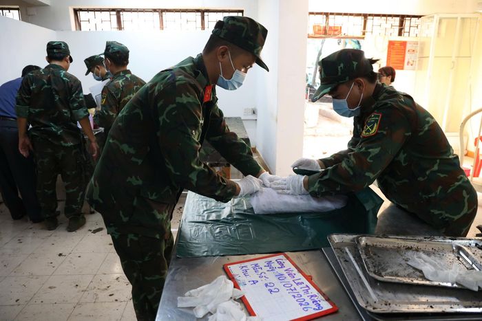 Về phương án tìm kiếm thời gian tới, Thiếu tướng Trần Chí Tâm cho biết khu vực sát bờ hồ trong Công viên Lê Thị Riêng có mực nước cao nên lực lượng sẽ triển khai các biện pháp ngăn nước trước khi tiếp tục khai quật, bảo đảm vừa đẩy nhanh tiến độ vừa không bỏ sót hài cốt liệt sĩ.