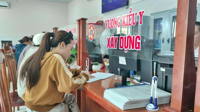 Ngành Xây dựng tỉnh Cà Mau chủ động từ biệt phái, đào tạo cán bộ chuyên sâu để hỗ trợ chính quyền cấp xã trong thực hiện thủ tục hành chính liên quan đến lĩnh vực giao thông, xây dựng.