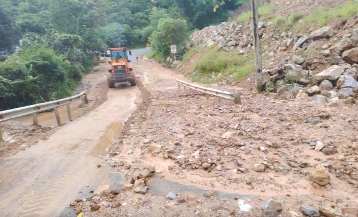Nhiều điểm sạt lở trên Quốc lộ 6 hiện nay cơ bản đã được khắc phục, thông xe (Ảnh minh họa).