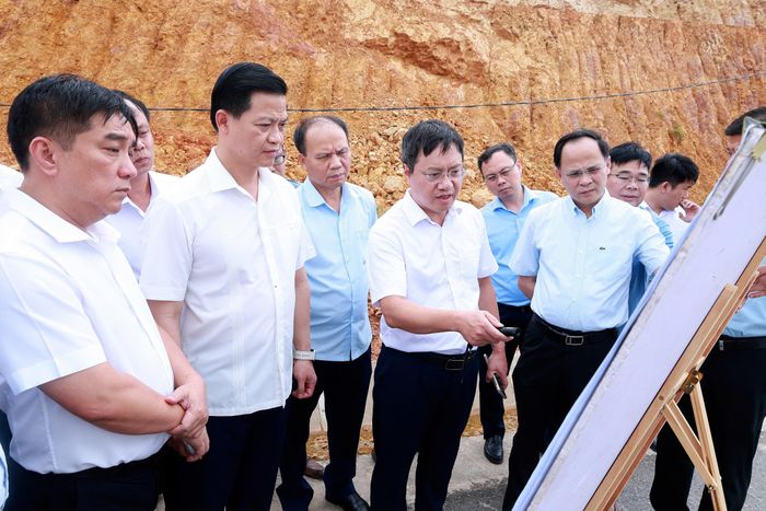 Lãnh đạo UBND tỉnh Thái Nguyên đồng hành cùng lãnh đạo Tập đoàn Đèo Cả khảo sát thực địa phương án đầu tư đường hầm kết nối Phú Thọ - Thái Nguyên - Hà Nội.