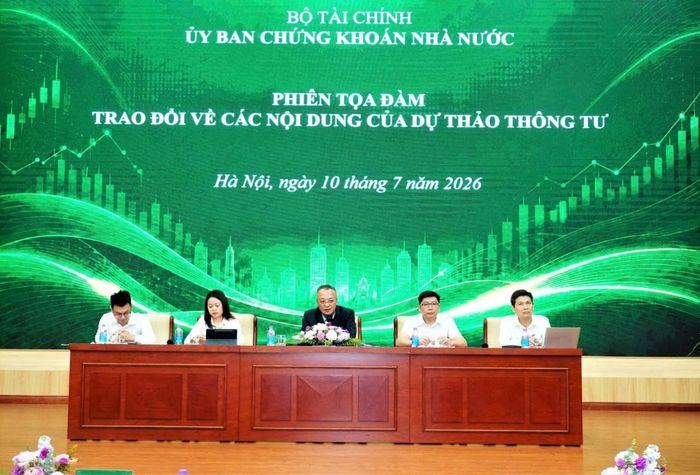 Phiên tọa đàm tại hội thảo. Ảnh: SSC