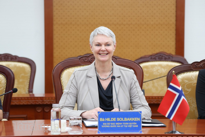Đại sứ Nauy Hilde Solbakken phát biểu. Ảnh: Đức Minh