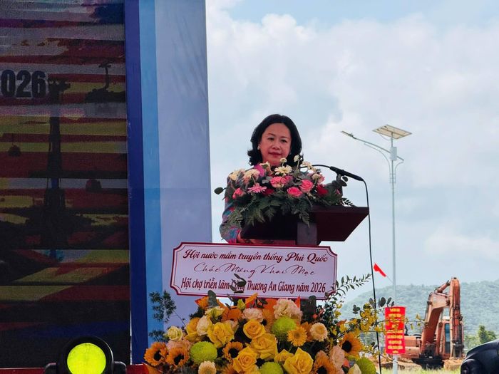 Bà Đỗ Thị Minh Trâm, Phó Cục trưởng Cục Đổi mới sáng tạo, Chuyển đổi xanh và Khuyến công phát biểu tại buổi lễ.