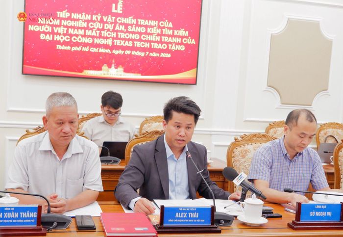 Đồng chủ nhiệm Dự án Sáng kiến Tìm kiếm người Việt Nam mất tích trong chiến tranh (TTU-VWAI) tại Việt Nam, PGD. TS .Alex Thái chia sẻ tại buổi lễ. Ảnh: Hoa Lê