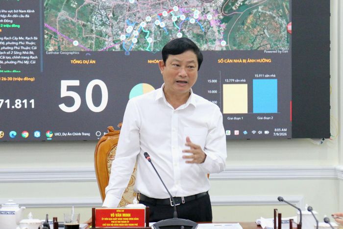  Chủ tịch HĐND TP. Hồ Chí Minh Võ Văn Minh phát biểu tại phiên họp