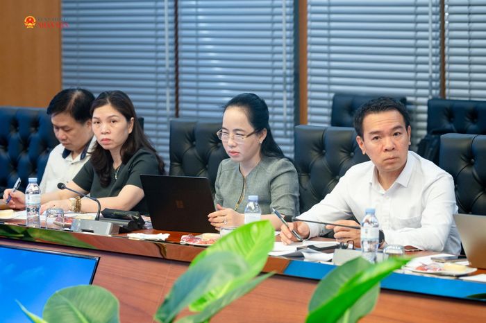 Lãnh đạo vụ, đơn vị thuộc Văn phòng Quốc hội tham dự phiên họp
