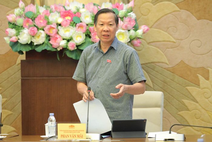 Chủ nhiệm Ủy ban Kinh tế và Tài chính Phan Văn Mãi phát biểu