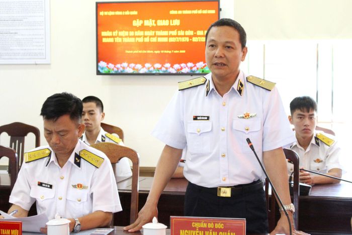 Chuẩn Đô đốc Nguyễn Văn Quán, Tư lệnh Vùng 2 Hải quân phát biểu tại buổi gặp mặt