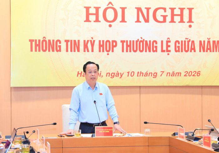 Phó Chủ tịch Thường trực HĐND thành phố Hà Nội Trần Thế Cương phát biểu kết luận hội nghị