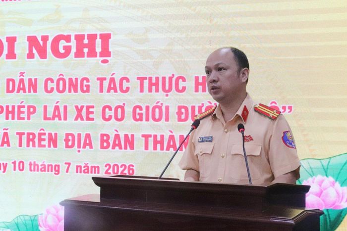 Phó Trưởng phòng CSGT Công an TP Hà Nội, Trung tá Phạm Hoài Nam phát biểu