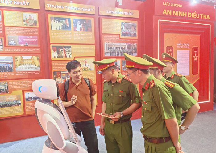 CBCS cùng người dân tìm hiểu những dấu mốc lịch sử của lực lượng An ninh điều tra