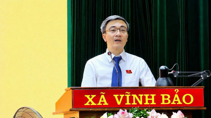 Thành ủy viên, Bí thư Đảng ủy, Chủ tịch HĐND xã Vĩnh Bảo Đào Phú Thùy Dương phát biểu khai mạc kỳ họp