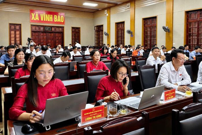Các đại biểu tham dự Kỳ họp thứ Ba, HĐND xã Vĩnh Bảo khóa II