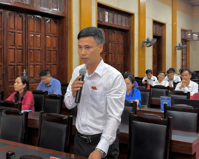 Đại biểu chất vấn tại Kỳ họp thứ Ba, HĐND xã Vĩnh Bảo khóa II