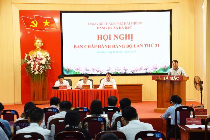 Đại diện Phòng Kinh tế xã Hà Bắc phát biểu tham luận tại hội nghị. Ảnh: Phùng Nguyện/Mekong ASEAN.